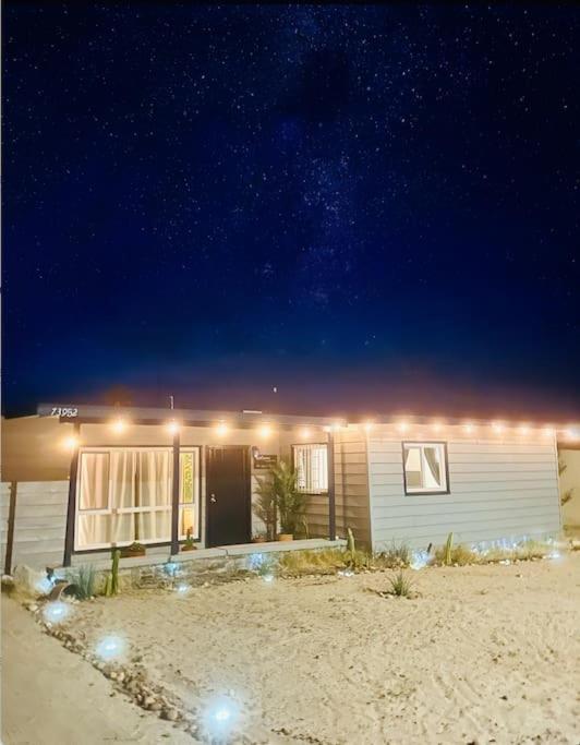 Holiday home The Desert Monroe-hot Tub-firepit-games-by Joshua Tree National Park